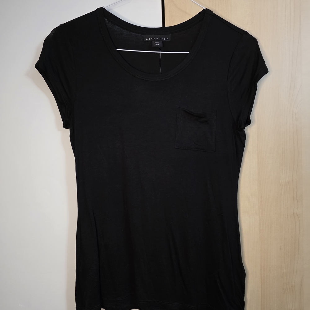 Attention Black Women's Short Sleeve T-Shirt Top NWT Medium - Picture 2 of 9